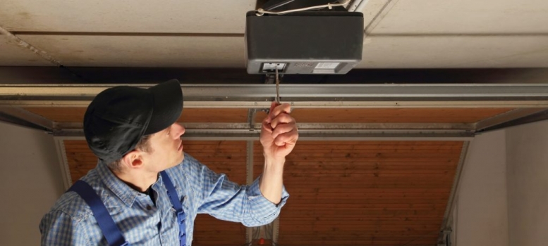Read more about the article Six Easy Garage Door Maintenance Tips You Can Do!